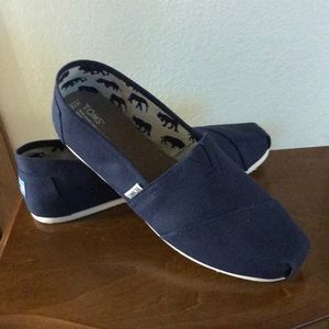 Classic TOMS Navy Canvas Shoes Size 12 NWT
